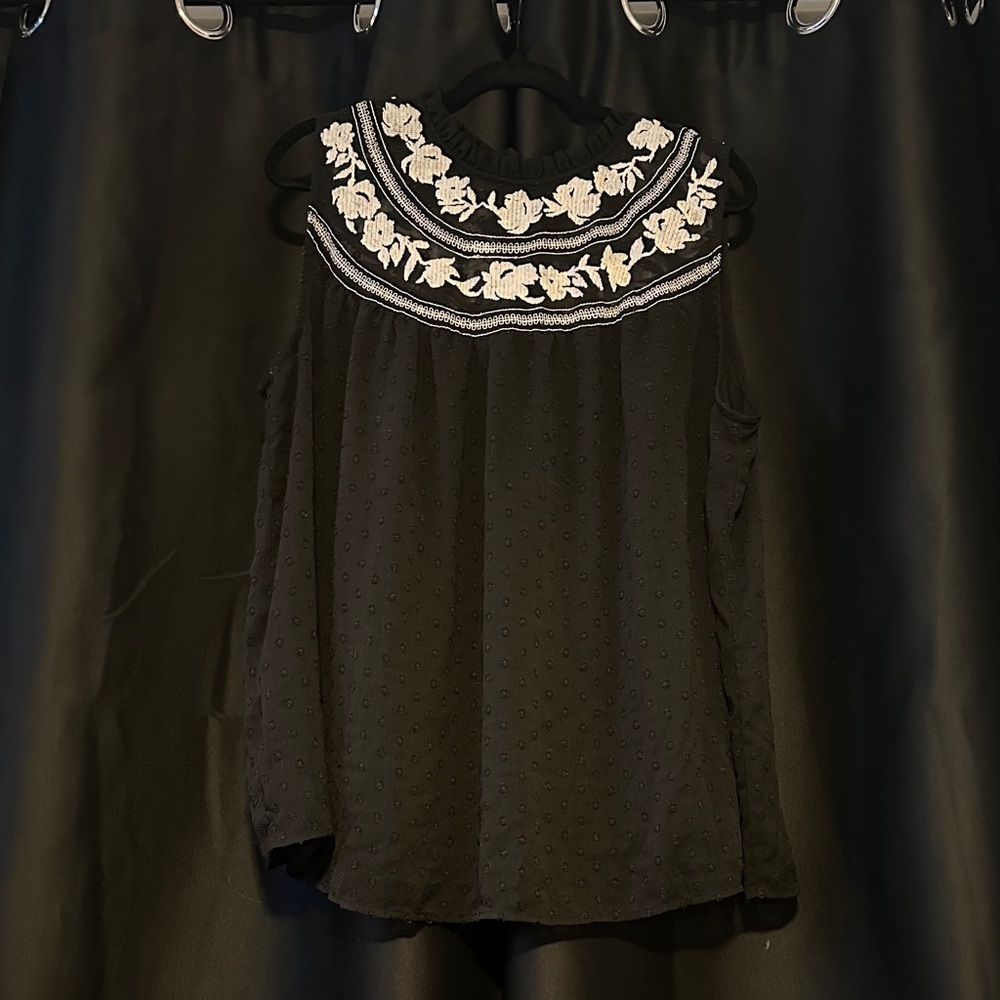 Torrid Black Sleeveless Blouse with White Floral Detail